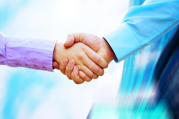 Dando la mano a dos negocios — Foto de Stock