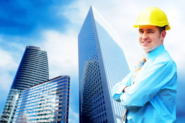Young architect wearing a protective helmet standing on the buil — Stock Photo, Image