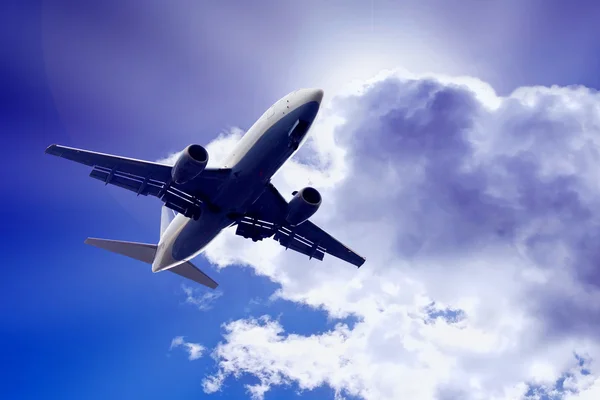 Uçak üzerinde mavi gökyüzü — Stok fotoğraf