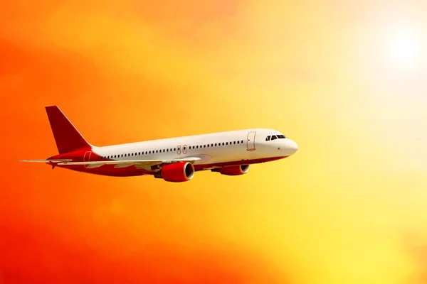 Letadlo na západu slunce obloha — Stock fotografie