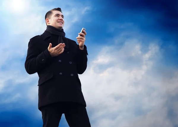 Lycka affärsman på himmel bakgrund — Stockfoto