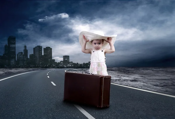 Little girl waiting on the road with her vintage baggage — Stock Photo, Image