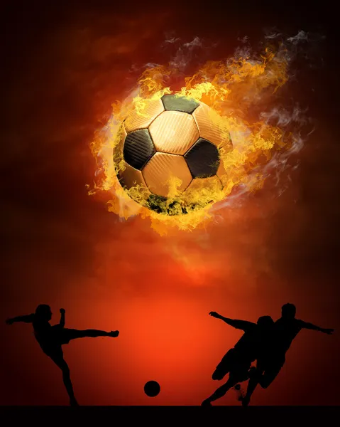 Bola de fútbol caliente en la velocidad en llamas de incendios — Foto de Stock