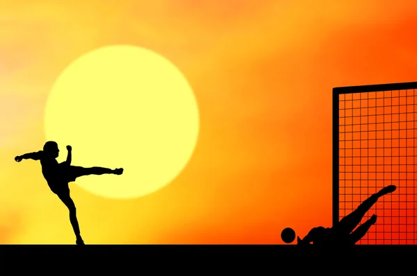 足球运动员落日的天空 silhouettes — 图库照片