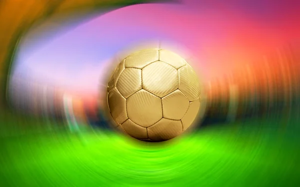 Футбольный мяч на фоне размытого стадиона — стоковое фото