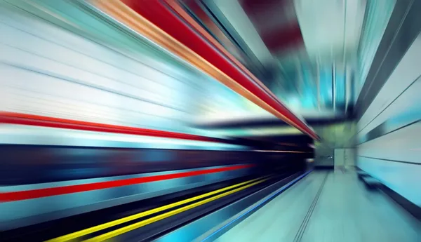 기차 역에서 속도에 — 스톡 사진