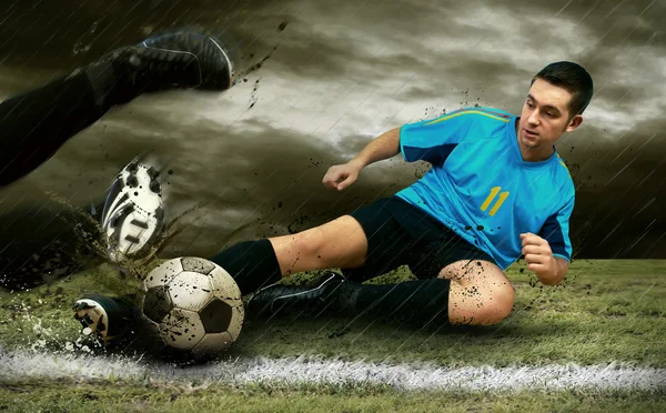 Fotbollspelare på fältet — Stockfoto