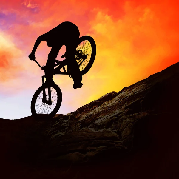 Silhouette of a man on muontain-bike, sunset — Stock Photo, Image