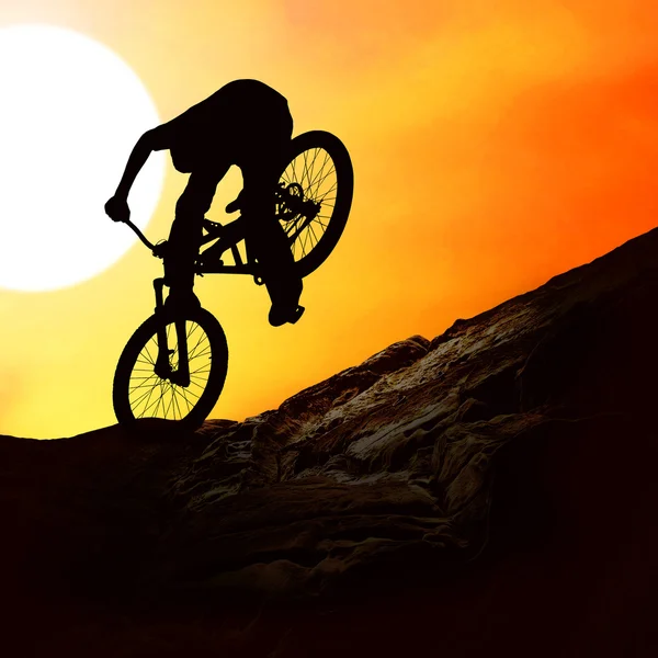 Silhouette of a man on muontain-bike, sunset — Stock Photo, Image
