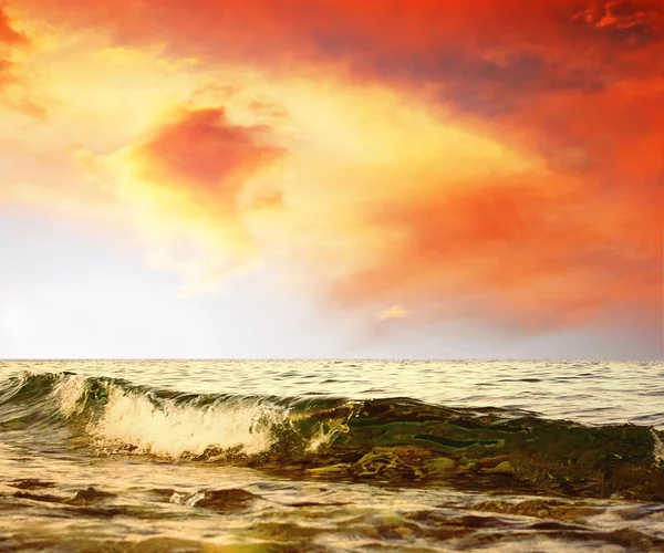 Beautiful sea nature landscape on the sunrise sky — Stock Photo, Image
