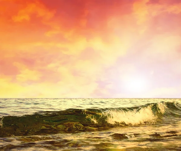 Wunderschöne Meereslandschaft am Himmel des Sonnenaufgangs — Stockfoto