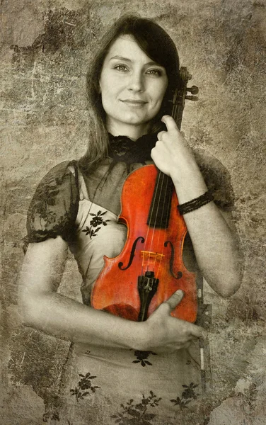 美丽女小提琴家小提琴在演奏上 grunge backgrou — 图库照片