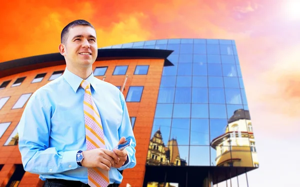 Lycka affärsman på business arkitekturen bakgrunden — Stockfoto