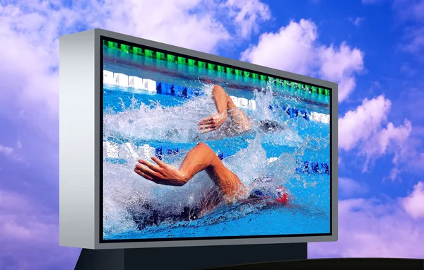 Plavání waterpool na elektronické monitoru — Stock fotografie