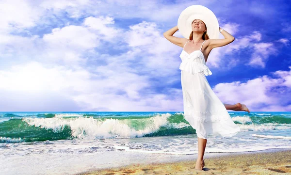 Young beautiful women in the white with pareo on the sunny tropi — Stock Photo, Image