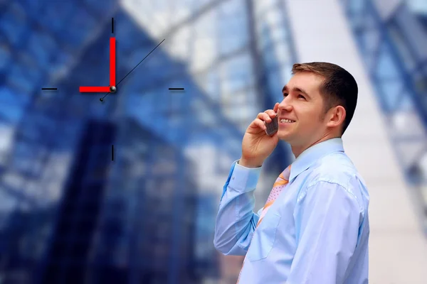 Šťastný businessmens volání po telefonu — Stock fotografie