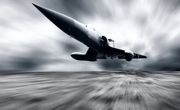 Στρατιωτική αεροπλάν στην ταχύτητα — Φωτογραφία Αρχείου