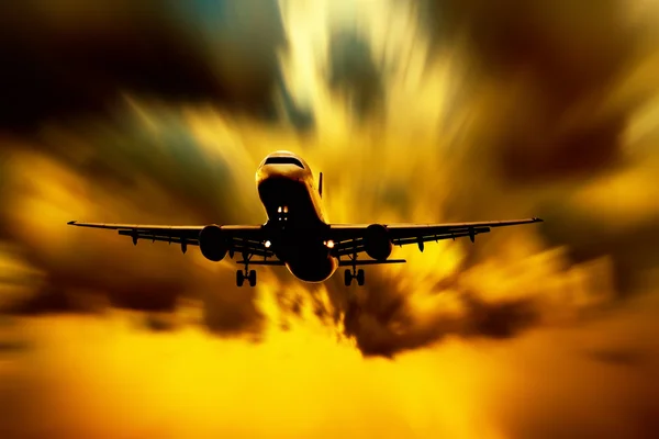 Siluetu letadla na obloze slunce — Stock fotografie