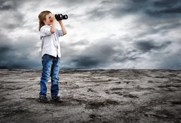 Young boy watch in the field-glass under sky — Stock Photo, Image