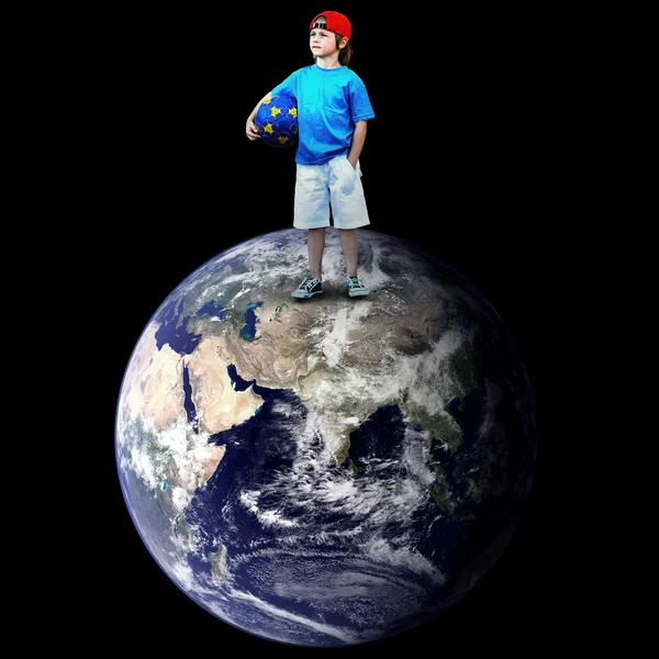 Niño jugador de fútbol en el planeta — Foto de Stock