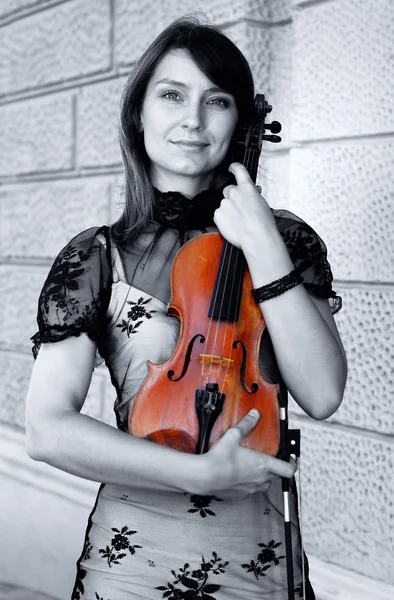 Suonare violinista sullo sfondo grunge — Foto Stock