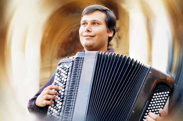 Male playing on the accordion against a grunge background — Stock Photo, Image