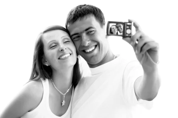 Una coppia attraente insieme sullo sfondo bianco, prendendo un — Foto Stock