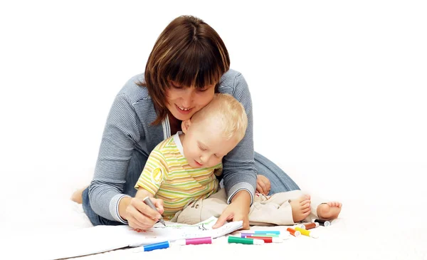 La felicidad el niño con la pintura materna — Foto de Stock