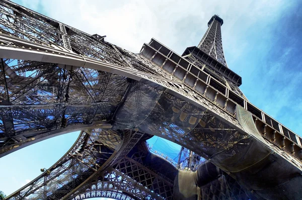 Eiffelova věž je jednou z nejznámějších památek v th — Stock fotografie