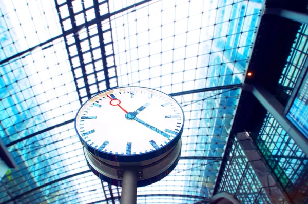 Zegar w dworzec kolejowy — Zdjęcie stockowe