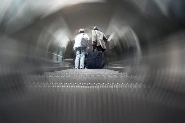 Passangers with bag on railway station escalator — Stock Photo, Image
