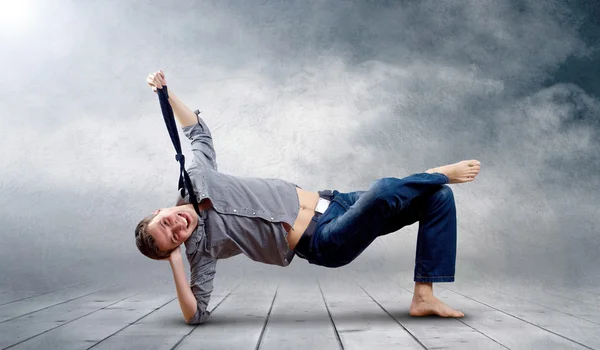 Young man dancer in new stay pose — Stock Photo, Image