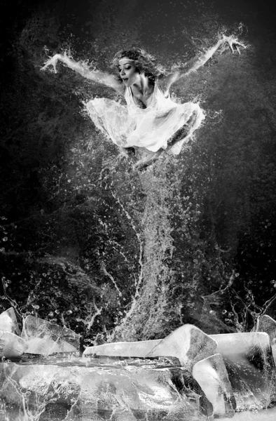 Jump of ballerina on the ice dancepool around splashes of water — Stock Photo, Image