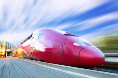 Hareket Bulanıklığı açık ile yüksek hızlı tren