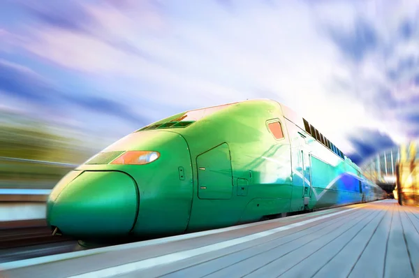 Hareket Bulanıklığı açık ile yüksek hızlı tren — Stok fotoğraf