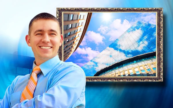 Hombre de negocios feliz en el fondo de la imagen con la arquitectura empresarial — Foto de Stock
