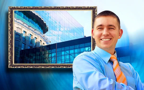 Gelukkig zakenman op de achtergrond van de afbeelding met zakelijke architectuur — Stockfoto