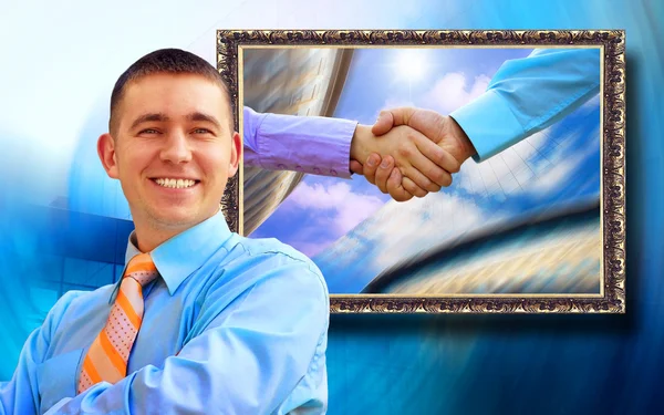 Бизнесмен на фоне фотографии с двумя пожимающими руками — стоковое фото