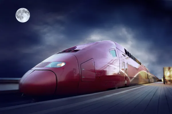 Високошвидкісний поїзд з розмиттям руху на відкритому повітрі Стокове Зображення