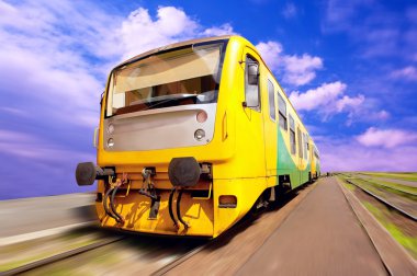 hız açık sarı tren