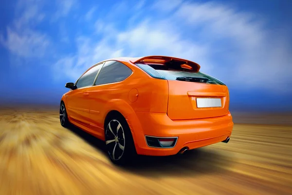 Bella auto sportiva arancione su strada — Foto Stock