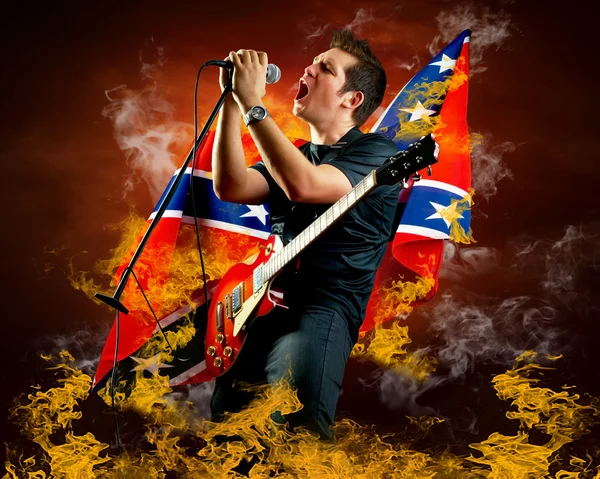 Rock gitáros játék az elektromos gitár, ezen a környéken: flames tűzoltó — Stock Fotó