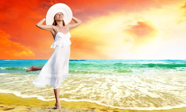 Young beautiful women in the white with pareo on the sunny tropi — Stock Photo, Image