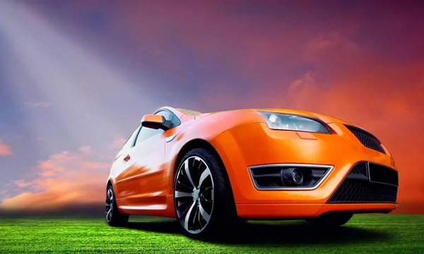 Belle voiture de sport orange sur la route — Photo