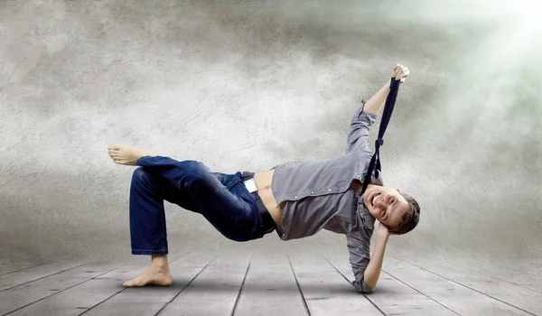 Young man dancer in new stay pose — Stock Photo, Image