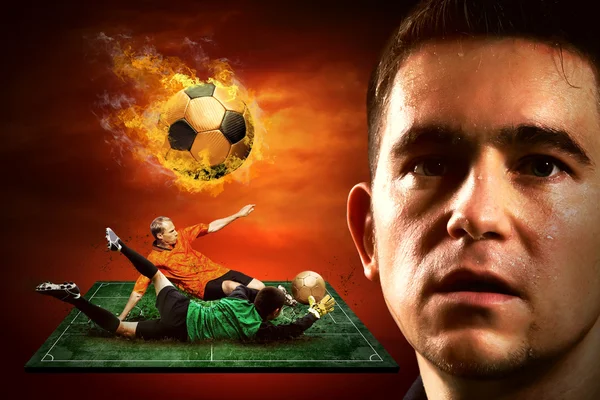 Футболіст і вогняна куля на полі — стокове фото