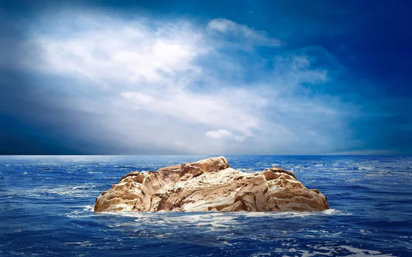 Az ember a szigeten, a tenger. — Stock Fotó