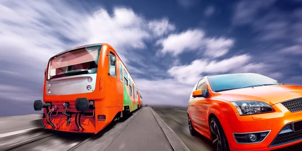 Trein en sport auto op snelheid — Stockfoto