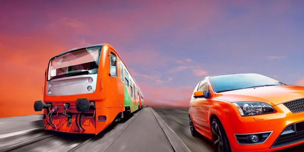 Train et voiture de sport sur la vitesse — Photo