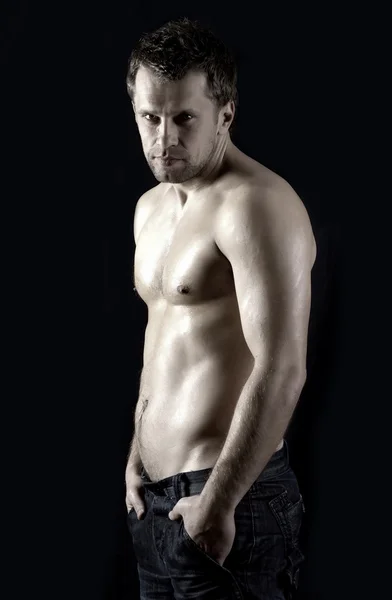 ジーンズで裸の筋肉の男性モデル ストック画像